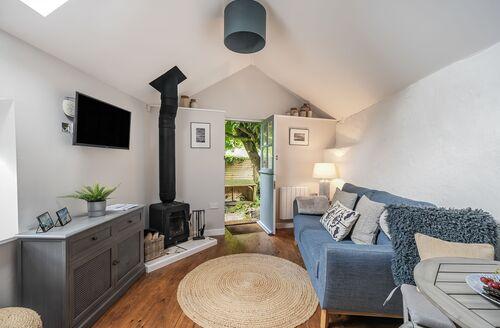 Last Minute Cottages - The Old Stables , Bridport