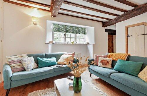 Last Minute Cottages - 2 Bed Cottage in Banbury