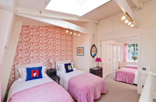 Last Minute Cottages - Pass the Keys Luxury City Centre House