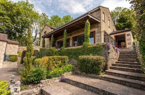 Last Minute Cottages - Bath Views! 4 bedroom detached private parking 8 cars