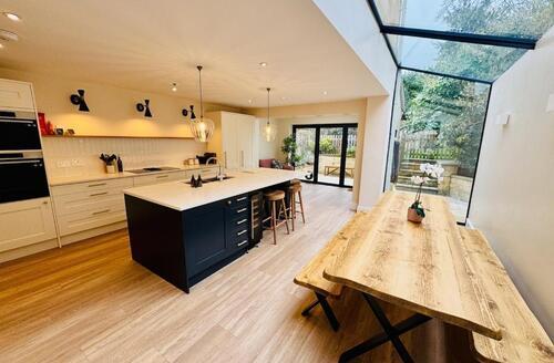 Last Minute Cottages - Stunning 5 bed house in enviable location
