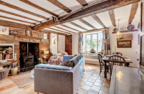 Last Minute Cottages - Grove Corner Cottage