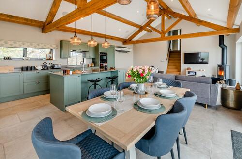 Last Minute Cottages - White Rose Barn