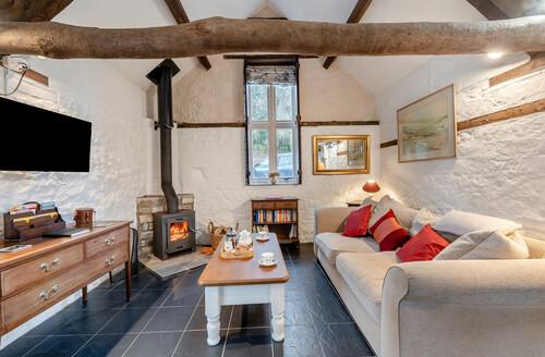 Last Minute Cottages - Rose Barn - Southover