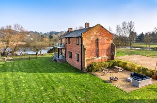 Last Minute Cottages - Avon House