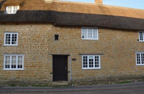 Last Minute Cottages - 2 Bed Cottage in Bridport