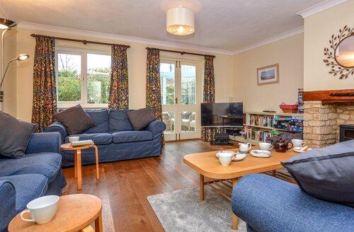 Last Minute Cottages - 3 Bed Cottage in Bridport