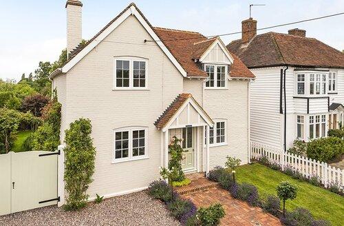 Last Minute Cottages - 3 Bed Cottage in Tenterden