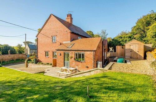 Last Minute Cottages - 3 Bed Cottage in Sedgeford