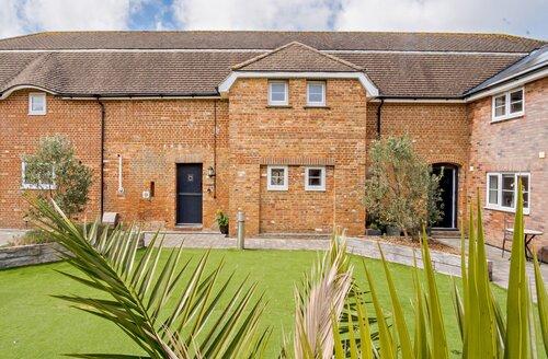 Last Minute Cottages - 2 Bed Cottage in Newport