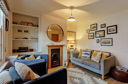 Last Minute Cottages - 2 Bed Cottage in Cowes