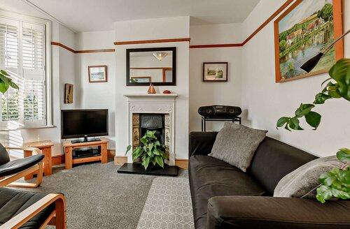 Last Minute Cottages - 3 Bed Cottage in Arundel