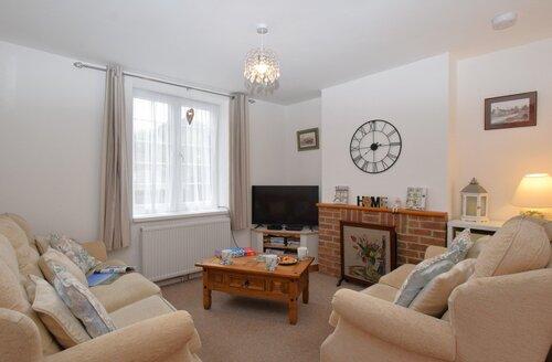 Last Minute Cottages - 2 Bed Cottage in Freshwater
