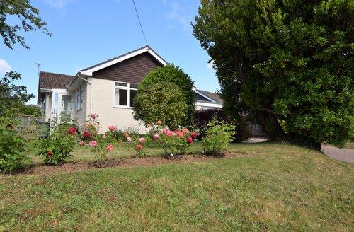 Last Minute Cottages - 2 Bed Cottage in Brighstone