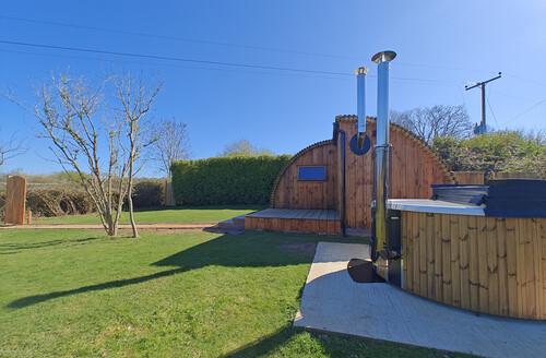 Last Minute Cottages - Honeysuckle Hideaway - Newchurch