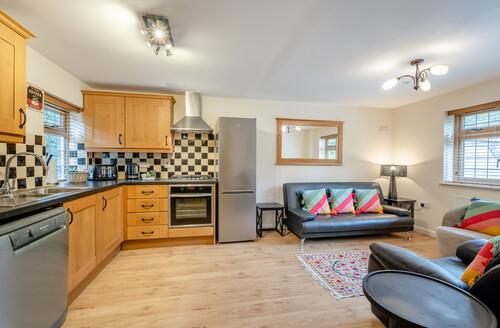 Last Minute Cottages - Two Avon Cottages