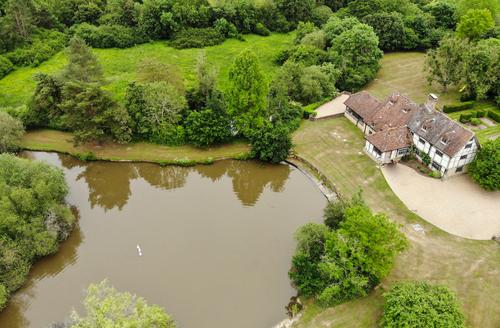 Last Minute Cottages - Kirdford Farmhouse