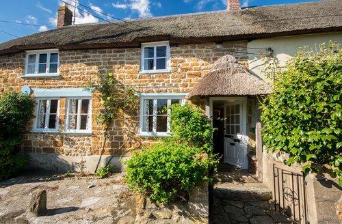 Last Minute Cottages - 3 Bed Cottage in Chideock