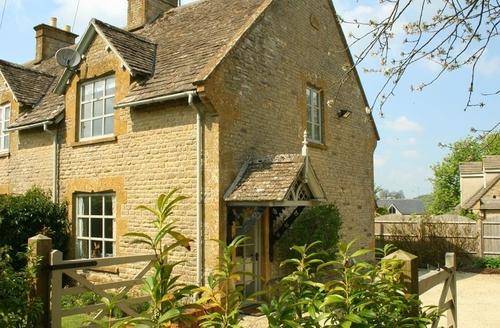 Last Minute Cottages - Honeysuckle Cottage