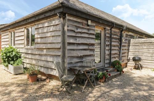 Last Minute Cottages - Pond View