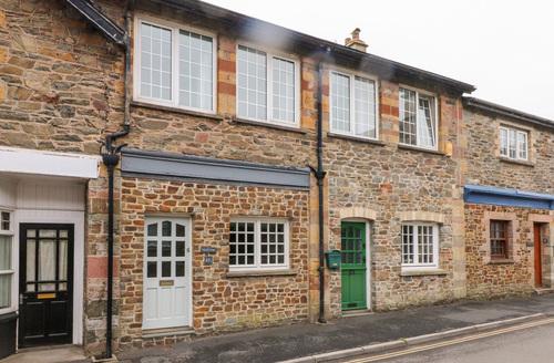 Last Minute Cottages - Wood Cottage