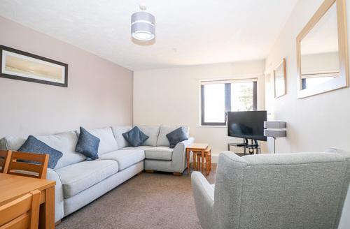 Last Minute Cottages - Flat 34 - Marine Court