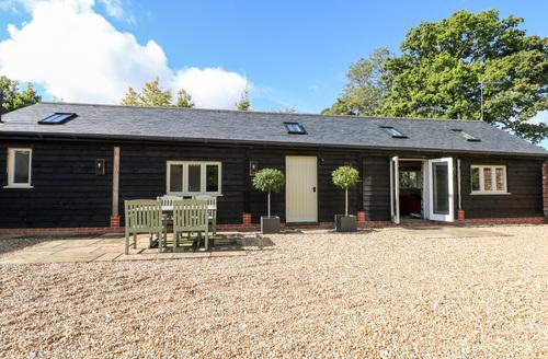 Last Minute Cottages - Barley Cottage