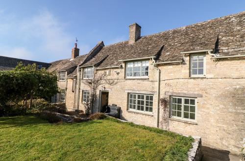 Last Minute Cottages - Holly Cottage