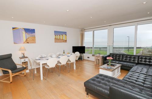 Last Minute Cottages - Sea House