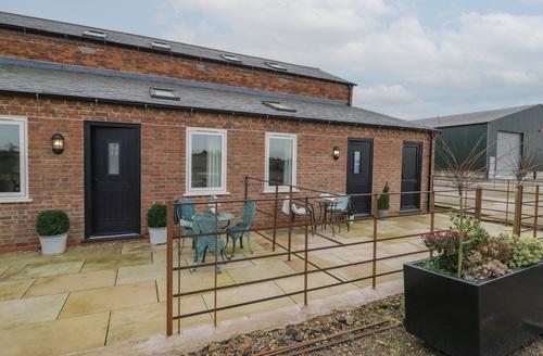 Last Minute Cottages - Pear Barn