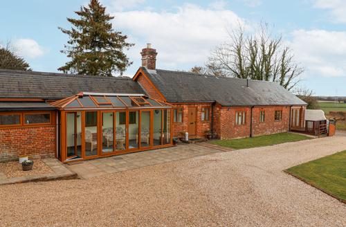 Last Minute Cottages - Stapleton Farm Bungalow