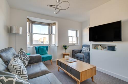 Last Minute Cottages - Marina View Townhouse